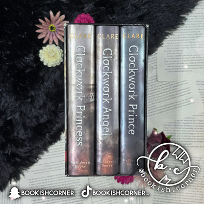 Clockwork Angel (set) By Cassandra Clare